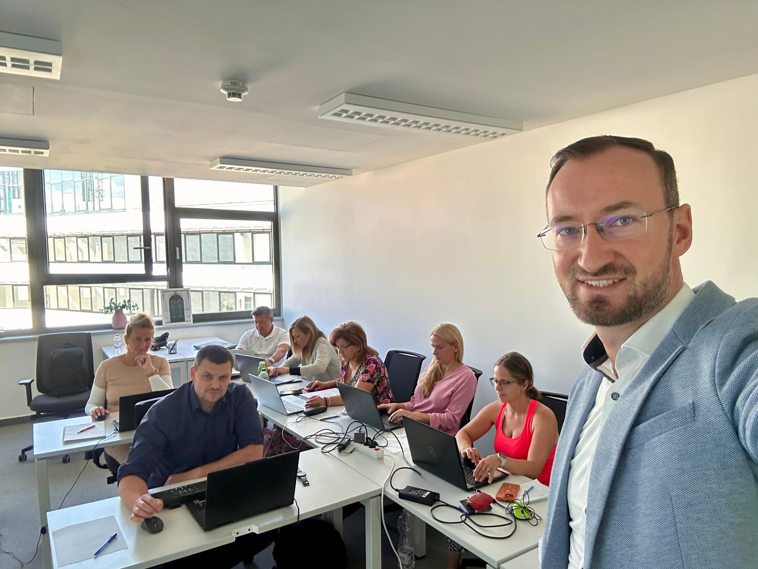 Személyes tantermi webshopképzés